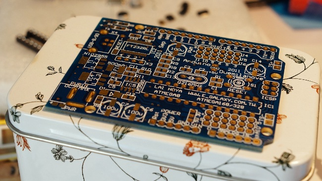 Make-arduino-pcb-front.JPG